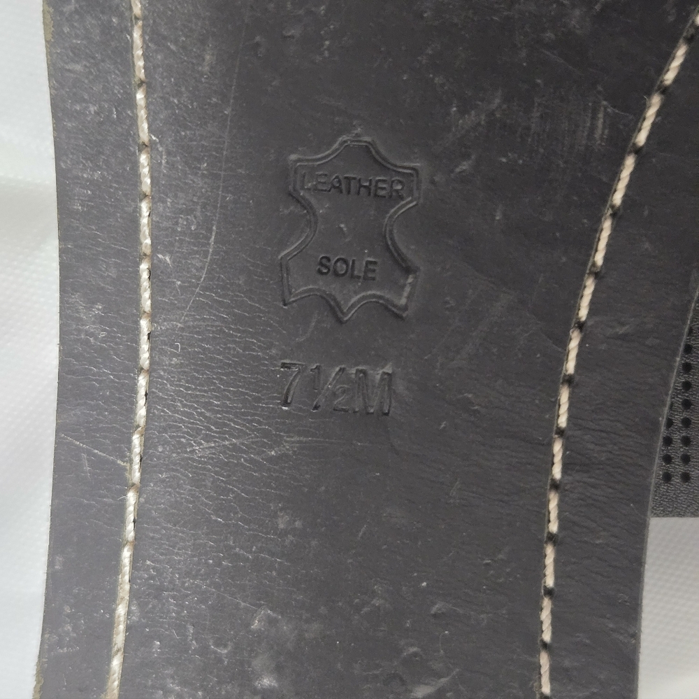 Tory Burch Sandals. - Picture 3 of 10